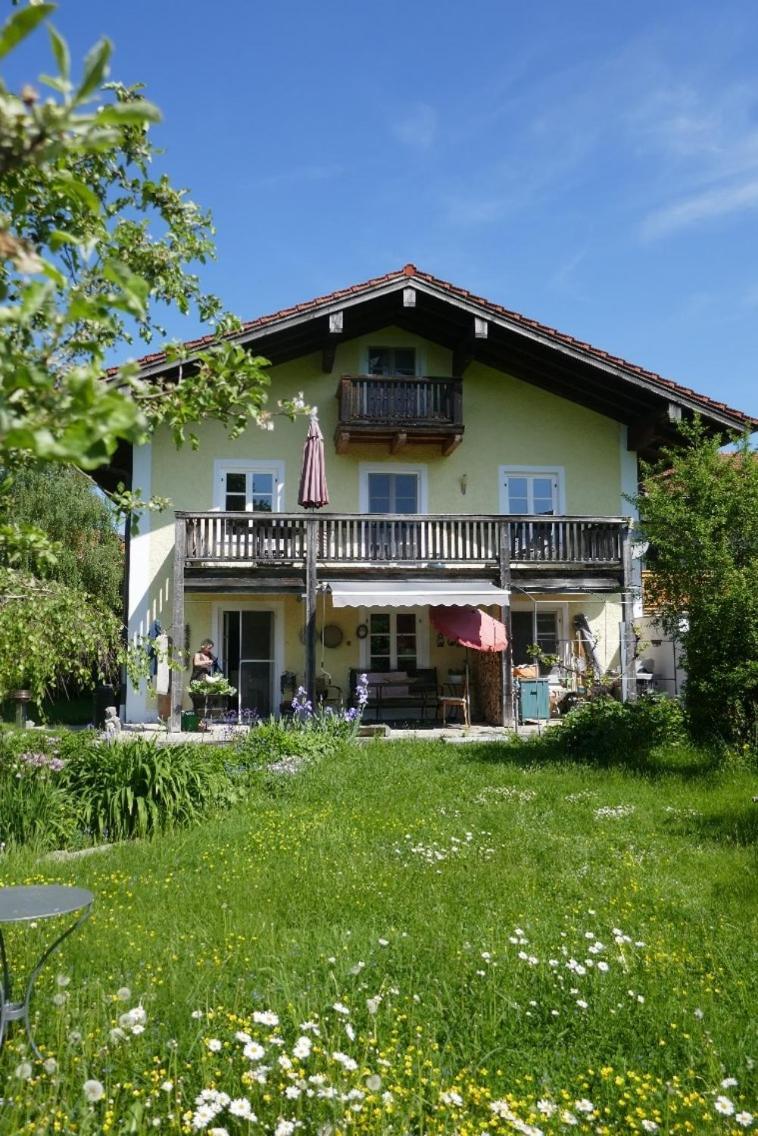 5 Sterne Fewo Mit Garten Und Bergblick In Chiemsee-Naehe Ubersee Exterior photo