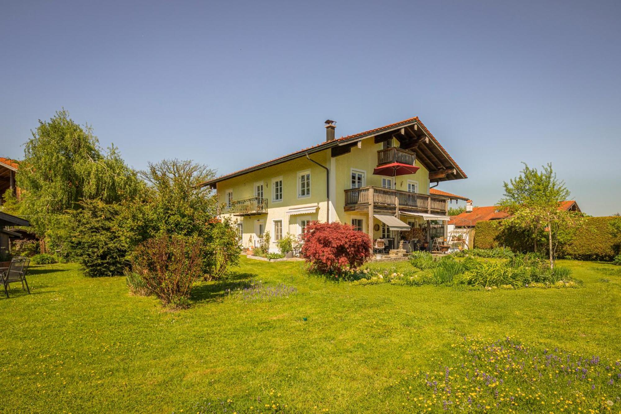 5 Sterne Fewo Mit Garten Und Bergblick In Chiemsee-Naehe Ubersee Exterior photo